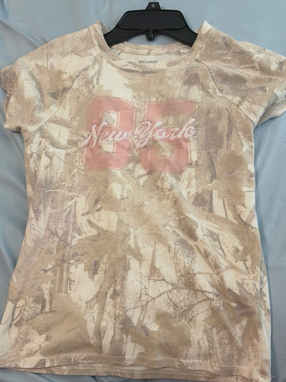 Hollister camo New York 85 Graphic Tee with Pink Accent, discontinued! (Rare)